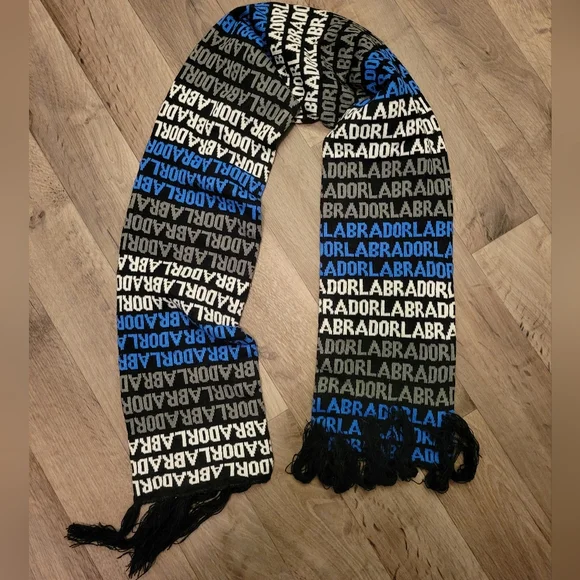 Labrador Scarf - Picture 2 of 6